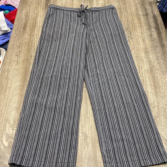 DKNY pants wide leg super comfortable two pockets in front - Picture 4 of 9